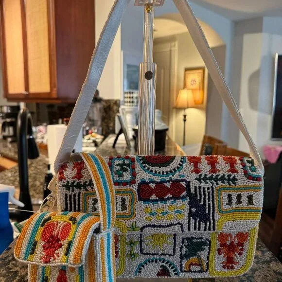 VIRAL HARD TO FIND TRENDING  BEADED BAGS - Picture 3 of 6